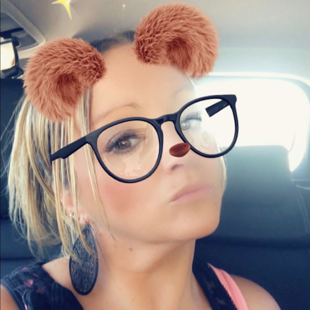 Meet your Posher, Melissa